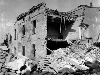 Os bombardeamentos de Sermide: uma casa gravemente danificada durante a segunda guerra mundial
