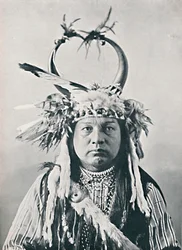 Um nativo americano com touca de búfalo, 1912
