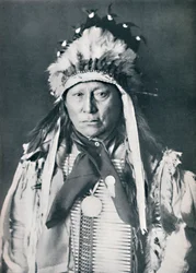 Um chefe sioux com a sua pintura de guerra, 1912