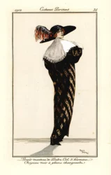 Mulher com casaco comprido de pele de lontra com gola de arminho
