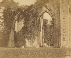 Abadia de Glastonbury, arcos da nave lateral norte