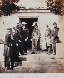 Grupo no quartel-general, de um álbum de 52 fotografias relacionadas com a Guerra da Crimeia, 1855