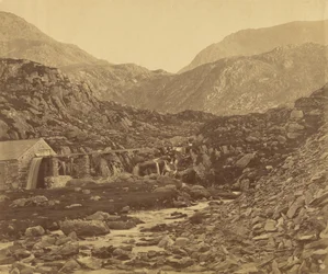 Montanhas ao pé de Llyn Ogwen, País de Gales