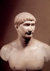Roma Antiga: busto em mármore do imperador Trajano (Marcus Ulpius Traianus) (98-117 d.C.) Musee du Louvre Paris