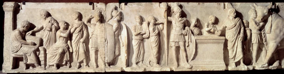 Roma Antiga: relevo conhecido como Domício Enobarbo, episódio de um recenseamento: registo de cidadãos e sacrifício ao deus Marte. Cerca de 100 a.C. Alt. 2 m. Paris, Museu do Louvre
