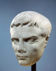 Arte da Roma Antiga: Rosto de Augusto (Octávio ou Octávio, 63 AC-14 AD. O primeiro imperador romano. Escultura encontrada em Cos, entre 27 e 20 a.C.). Paris, Musee Du Louvre