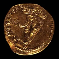 Aureus (reverso) cunhado por Adriano (117- AD 138 AD) representando AEGYPTOS (Egito) reclinado à esquerda. (ouro) Inscrição: AEGYPTOS (para anverso ver 119152)