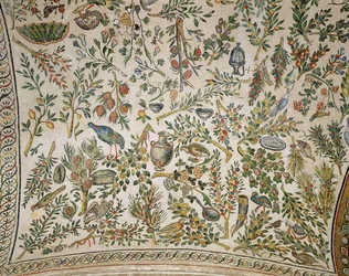 Decoração de teto com flores e pássaros