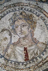 Rosto feminino, mosaico na cidade romana de Volubilis (Lista do Património Mundial da UNESCO