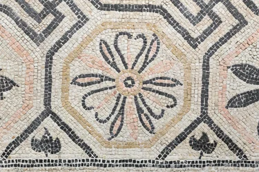 Padrão geométrico da cúpula da Via San Rocchino, século II d.C. (mosaico)