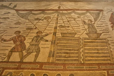 Salão da Grande Caça, cena de caça ao mosaico do chão, Villa Romana del Casale, Piazza Armerina, Sicília, Itália (foto)