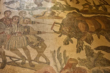 Sala da Grande Caça, cena de caça em mosaico de pavimento, Villa Romana del Casale, Piazza Armerina, Sicília, Itália