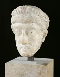 Chefe do Imperador Teodósio II (408-450) (mármore)