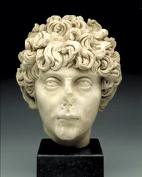 Cabeça de um jovem romano, c.140-170 DC (mármore)