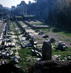 Local onde a Basílica Giulia começou por César por volta de 54 AC e terminou por Augusto (Octávio ou Octávio) (63 AC - 14) - Fórum Romano, Roma