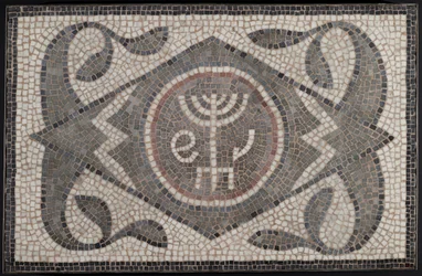 Mosaico de Menorá com Lulav e Etrog, século 6 EC (pedra e argamassa)