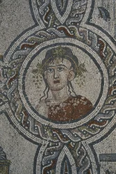 Mosaico das Quatro Estações, Casa de Dionísio, detalhe, cabeça (mosaico)