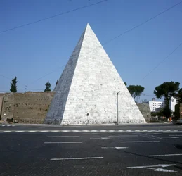 Pirâmide de Cestius, Roma