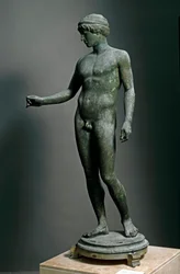 Arte Romana: "Efébe" escultura de bronze depois de um original grego, De Pompeia