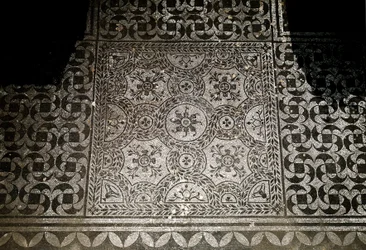 Arte Romana: detalhe dos mosaicos do chão de Villa Adriana (Villa d