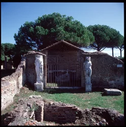 Arte Romana: vista das ruínas do santuário do divinite Attis (ou Atys), região IV