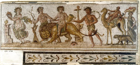 Antiquidade romana: "Procissão Dionisíaca" Silene monta um camelo, um menágeo toca um instrumento. Mosaico de El Jem (Thysdrus). Século III d.C. El Djem (Thysdrus), museu arqueológico.