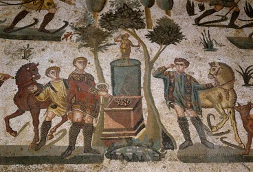Arte romana: detalhe do mosaico "A pequena parte da caça" Caçadores perto de um altar dedicado ao culto de Diana, divindade da caça. 315-350 D.C. Piazza Armerina, Villa Romana del Casale
