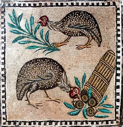Arte romana: mosaico representando galinhas-d