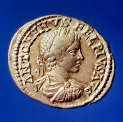 Arte romana: negador de prata com a efígie do Imperador Romano Elagabal (Heliogabale ou Marcus Aurelius Antoninus) (204-222 d.C.) Paris, B.N.