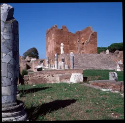 Arte romana: vista das ruínas da capital, sítio arqueológico de Ostia