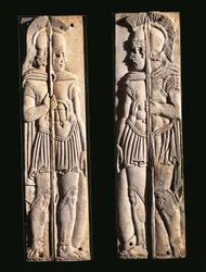 Civilização romana, par de esculturas ósseas de guerreiros, do Praeneste, Região do Lácio, Itália