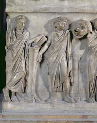 Sarcófago das Musas, detalhe de Clio e Thalia, c.160 AD marble