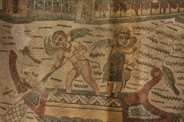 Pórtico Semi Circular, mosaico de piso, Villa Romana del Casale, Piazza Armerina, Sicília, Itália (foto)