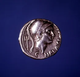 Moeda de prata com a efígie de Scipio, o Africano (235 AC - 183 AC).