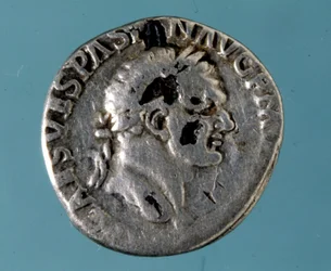 Moeda de prata com a efígie do imperador romano Vespasiano (9 - 79)