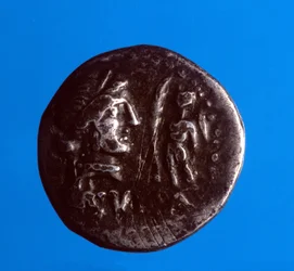Moeda de prata com a efígie do político romano Lucius Cornelius Sulla (Silla ou Sylla) (138-68 AC) atingida em 87 AC.
