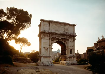 O Arco de Titus, construído em 81 (fotografia)