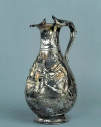 Tresor de Boscoreale: água-marinha: No pescoço: dois génios a regar grifos de asas. Na barriga: duas vitórias sacrificam um touro de cada lado de um altar com o Palladion, o emblema de Atena. Fim do século I a.C. - século I d.C. Sol 0,24 m. P