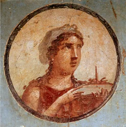 Menina com um prato de comida (fresco