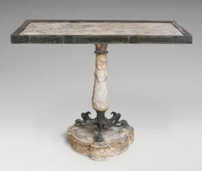 Mesa de mármore e bronze