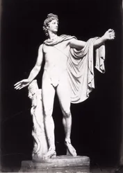 Apollo Belvedere, cópia de um original grego do século IV a.C., antes da remoção de restaurações anteriores (mármore)