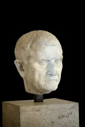 Arte Roma Fragmento de uma estátua, retrato de um desconhecido (mármore