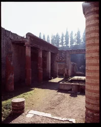 Casa della gemma casa, século V a.C. - século I d.C.