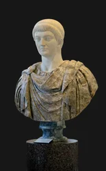 Escultura Constantino I (337 - 350 d.C.), arte romana