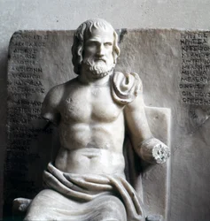 Eurípides, poetisa grega trágica. (Mármore imperial romano) Museu do Louvre, Paris.