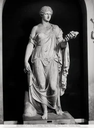 Estátua feminina chamada Flora Farnese, século 2-3 d.C. (mármore) (foto a p/b)