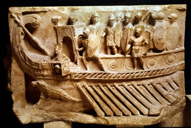 Relevo romano baixo, representando um birem. Um crocodilo pode ser visto por baixo da proa. Vaticano, città del Vaticano, monumenti, musei e gallerie pontefici.