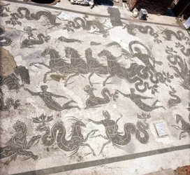 Óstia Antiga: mosaico das Termas de Neptuno