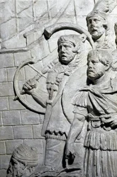 Arte Romana: "Guerreiros romanos durante a primeira guerra em Dacia" Molde de 1862 reproduzindo os baixos-relevos da coluna de Trajano (Colonna Traiana) em Roma construída durante o reinado do Imperador Trajano (53-117). A coluna Trajano comemora a