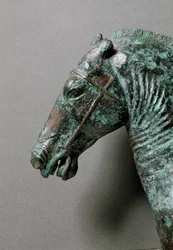 Arte romana: “” Cavalo a galope ”” Detalhe. Escultura de bronze do Cerro al Calvario